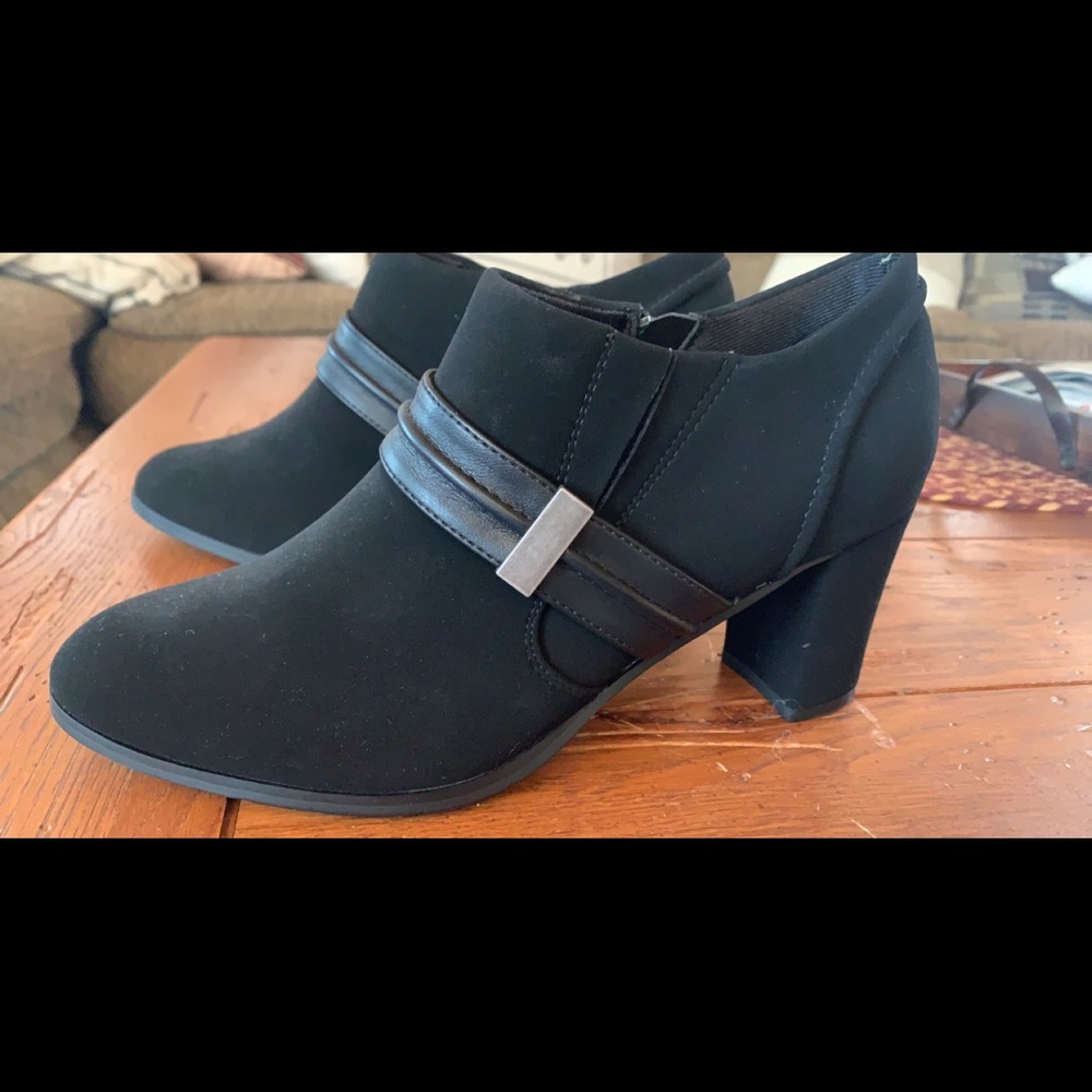 Black Easy Street Size 9 Shoes
